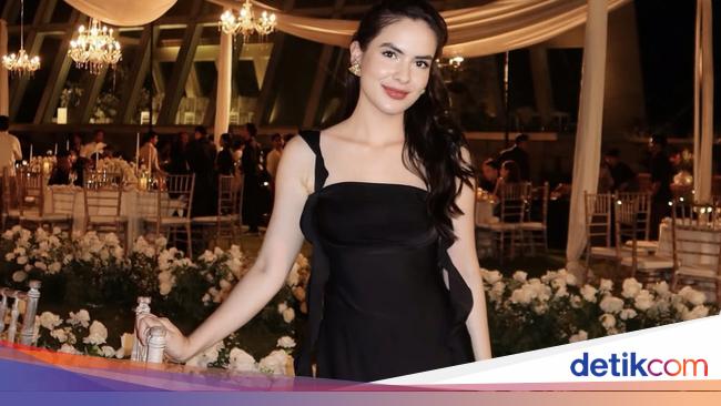 Steffi Zamora Nikmati Es Loli hingga Air Kelapa di Beach Club