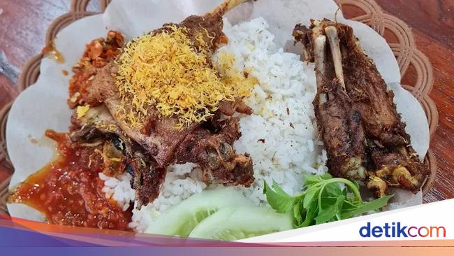 Mampir Rek! 10 Tempat Makan Bebek Goreng Suroboyo yang Kondang Lezatnya