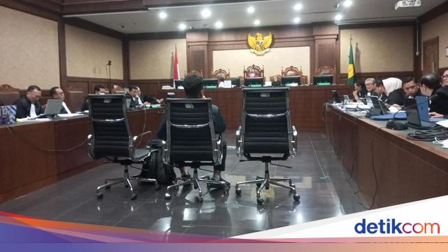 Penyidik KPK: Firli Bahuri Sebar Info OTT Sebelum Hasto-Harun Ditangkap
