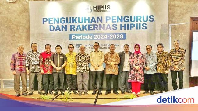 Kukuhkan Pengurus HIPIIS, Fadli Zon Ajak Ilmuwan Sosial Kawal Kebijakan