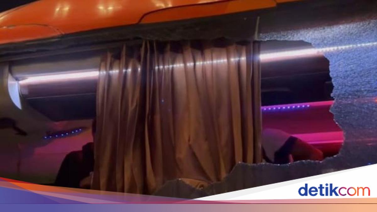 Pulang dari Kanjuruhan, Bus Tim Persik Kediri Dilempari Suporter