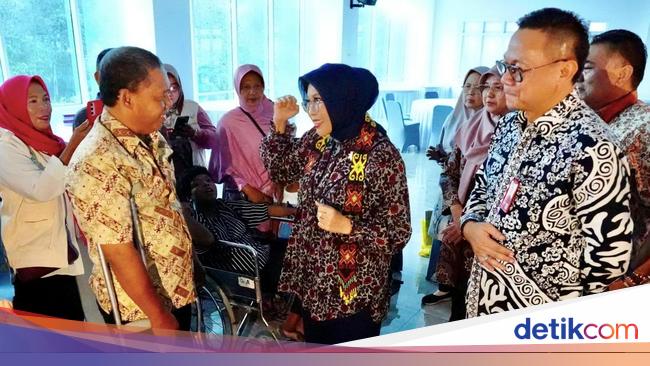 Fatma Saifullah Salurkan Bantuan Kemensos ke Difabel-Lansia di Samarinda