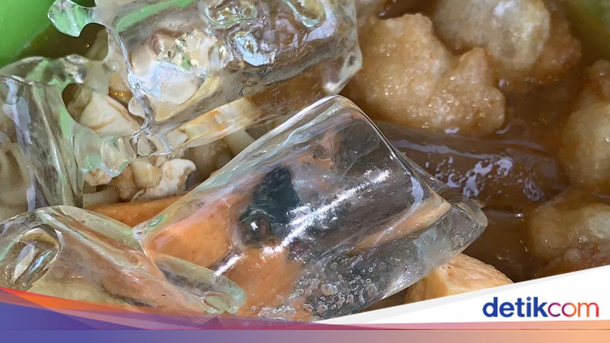 10 Kombinasi Makanan Absurd Warga +62, Nasgor Matcha hingga Tumis Semangka