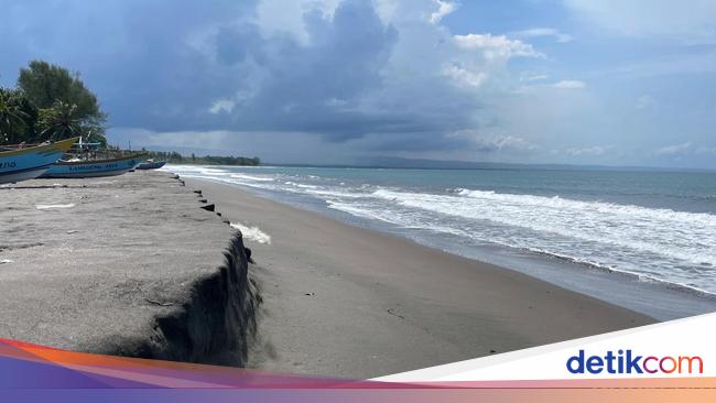 5 Pantai Tersembunyi di Jawa Barat yang Bisa Disambangi Seharian