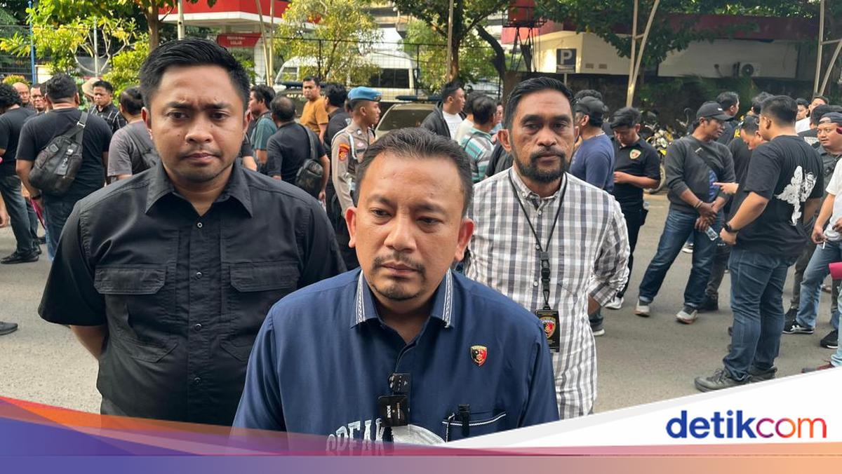 Bukan Mayat, Pria Viral di Tambora Jakbar Ternyata Gendong Biawak