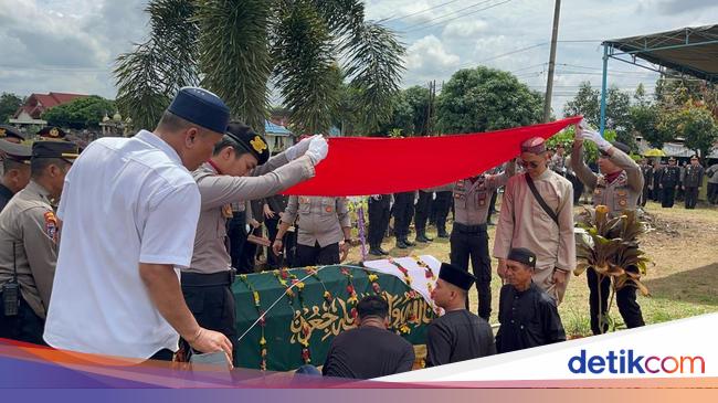 Ipda Almu Jamil yang Tewas Tertimpa Pohon Dimakamkan Secara Kedinasan