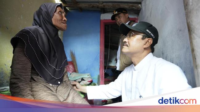 Mensos Kunjungi Rumah Calon Siswa Sekolah Rakyat di Pasuruan