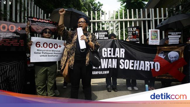 Aksi Penolakan Rencana Gelar Pahlawan untuk Soeharto