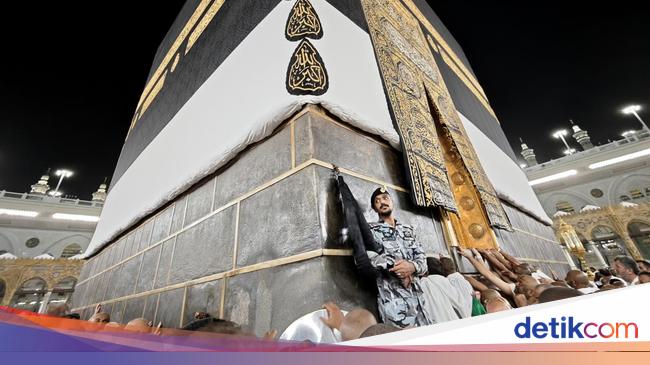 Kenapa Kiswah Ka'bah Diangkat Saat Musim Haji? Ini Penjelasannya