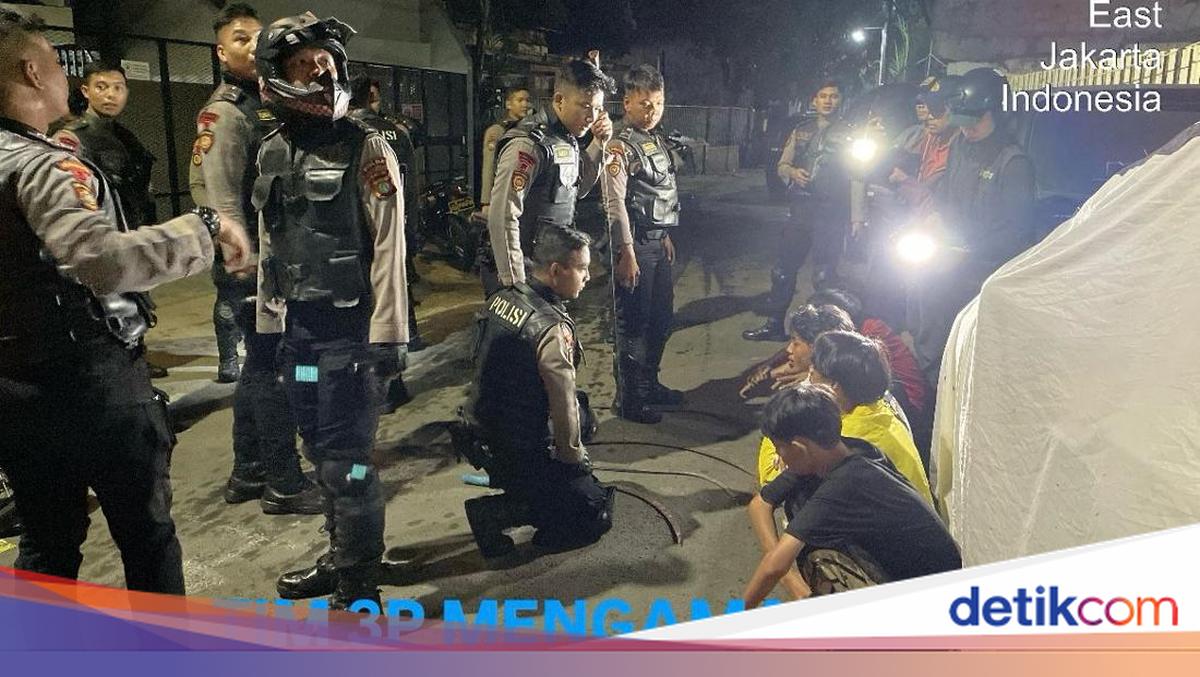 9 Remaja Tawuran di Jaktim Ditangkap, Celurit hingga Sajam Corbek Disita