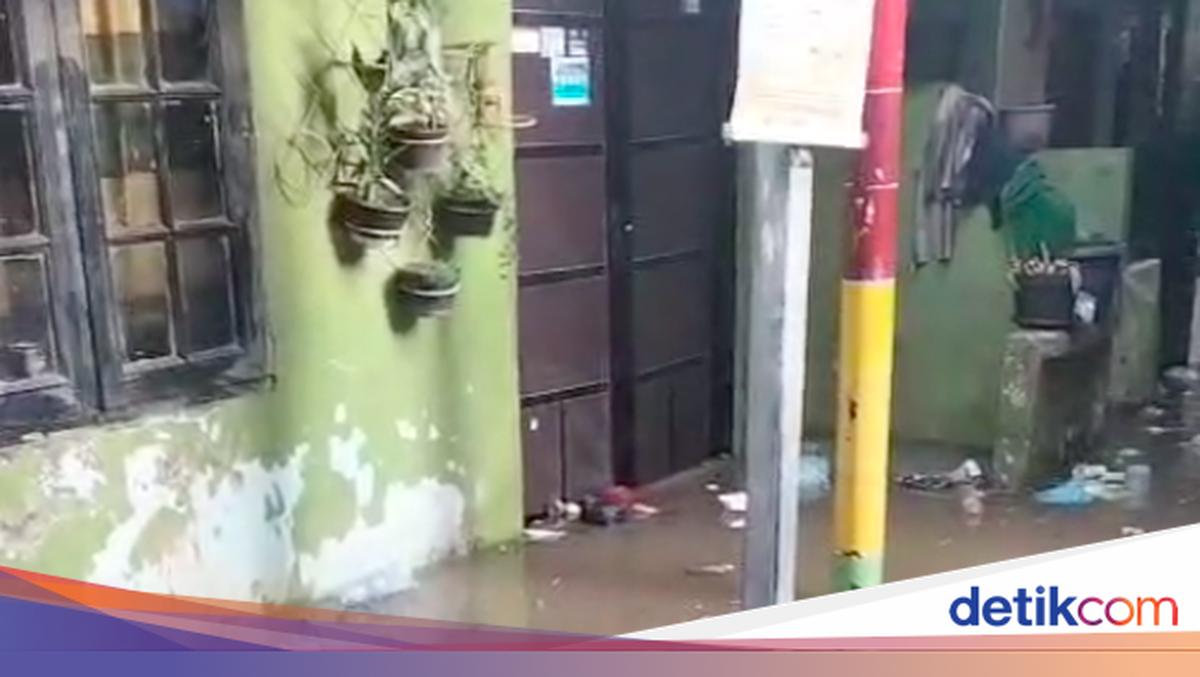 Banjir di Kebon Pala Jaktim Capai 135 Cm, Air Masih Berpotensi Naik