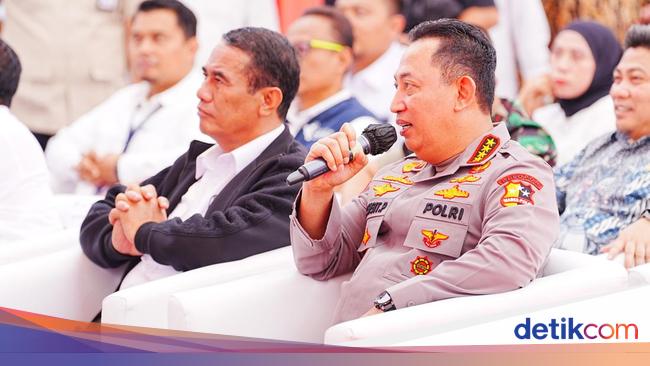 Kapolri dan Mentan Tinjau Gudang Bulog Bone, Sapa Petani dan Bagikan Bantuan