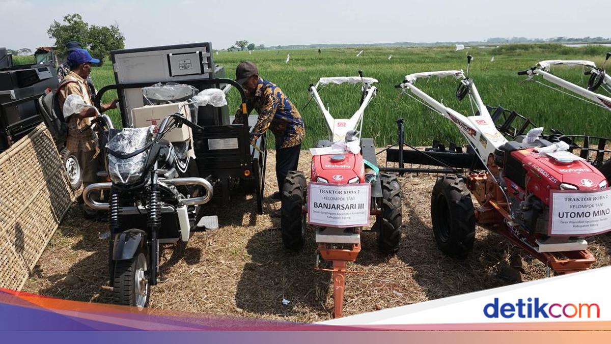 Legislator Gerindra Serahkan Bantuan Alsintan-Sarana Perikanan ke Petani Purbalingga