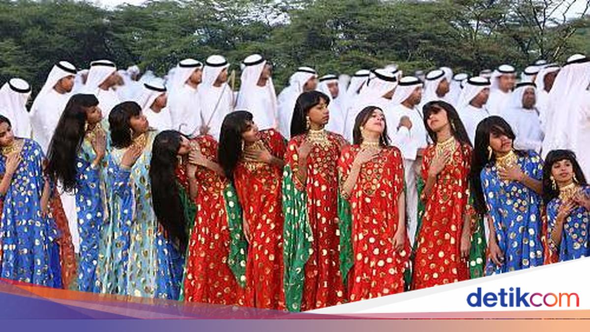 Apa Itu Tarian Kibas Rambut yang Viral Saat Trump ke UEA? Simak ...