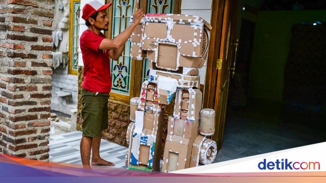 Kostum Robot Kardus Made in Cilegon Tembus Amerika!