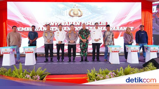 Kapolri Bangun Sumur Bor-Bagikan Bansos di Samarinda: Polri Hadir untuk Masyarakat