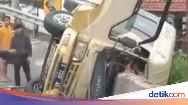 Kecelakaan Maut di Jalur Tengkorak Tawangmangu, 5 Wisatawan Tewas
