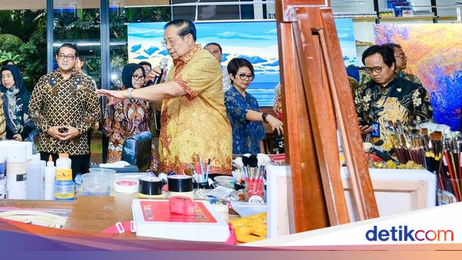 SBY Sambut Menekraf di Galeri Cikeas, Beberkan Rencana Melukis-Musik