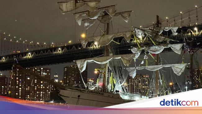 Kapal Latih Meksiko Tabrak Jembatan Brooklyn, 2 Kadet Tewas