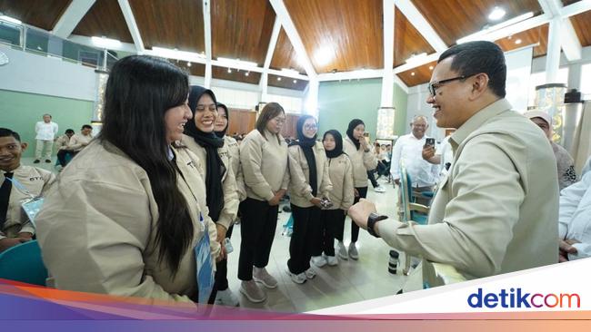 Lepas PMI ke Korsel, Menteri Karding Beri Pesan agar Bijak Kelola Gaji