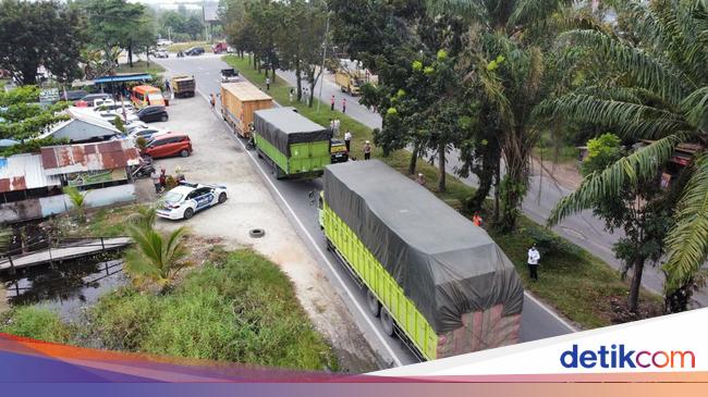 Kendaraan over dimension yang ditindak oleh polisi