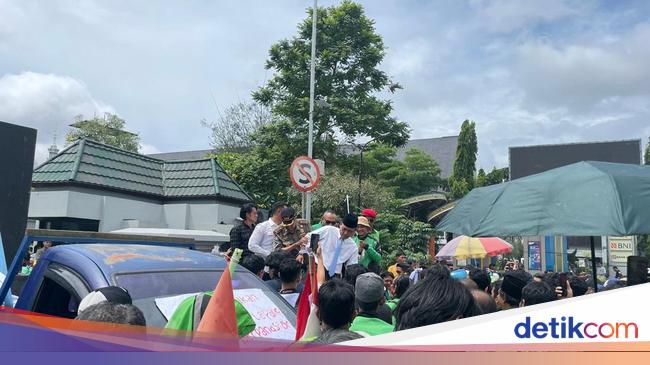 Rencana Regulasi Angkutan Online dan Tuntutan Driver