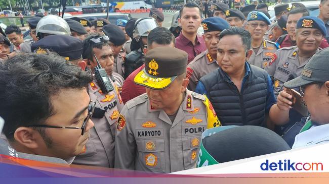 Kapolda Metro Cek Langsung Demo Ojol di Patung Kuda