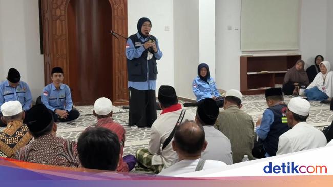 Bimbingan Tiada Henti dari Petugas demi Jemaah RI Jadi Haji Mabrur