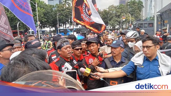 Massa Tak Sweeping Ojol yang Tidak Ikut Demo: Kita Saling Menghargai