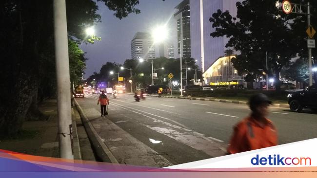 Massa Ojol di Patung Kuda Bubar, Jalan Medan Merdeka Selatan Kembali Dibuka