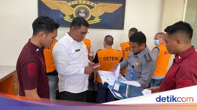 Imigrasi Deportasi 5 WN China Penambang Emas Ilegal di Gorontalo