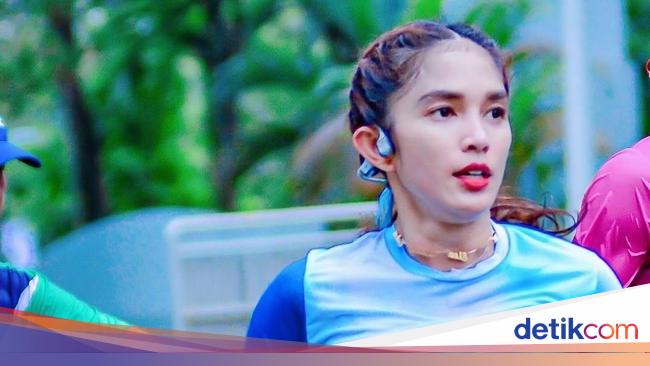Ussy Sulistiawaty Gak Menyangka Bisa Finish Lari 10K Kurang dari Sejam