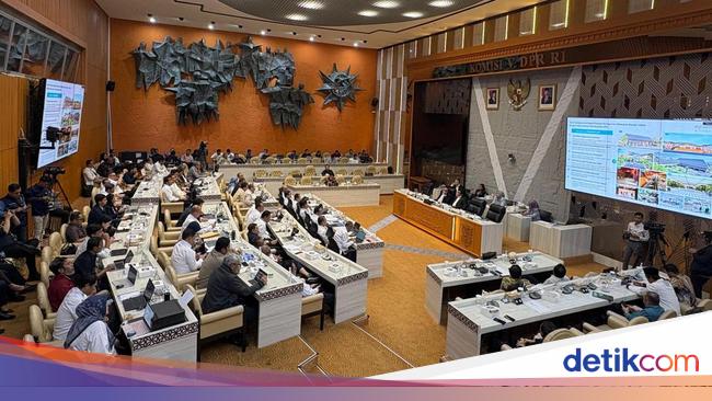 Komisi V DPR Panggil Kemenhub Bahas Harga Tiket Pesawat Mahal