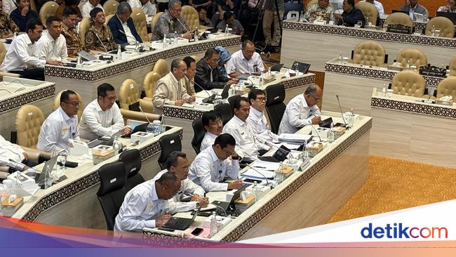 Kemenhub Evaluasi Komponen Tiket Pesawat, Harga Bakal Naik?