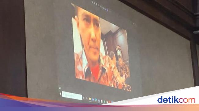 Harun Masiku Pernah Foto Bareng Hasto-Djan Faridz di Ruangan Hatta Ali