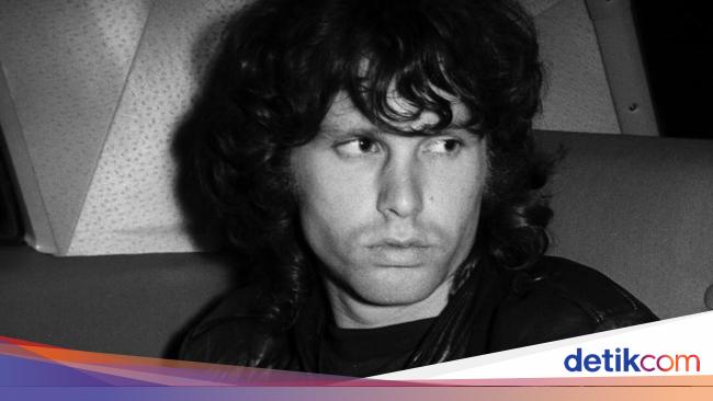 Patung Dada Jim Morrison Kembali Usai 37 Tahun Dicuri