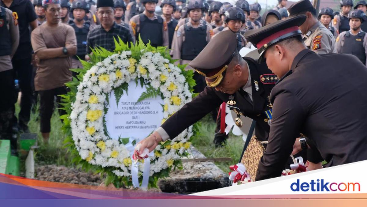 Kapolda Riau Beri Penghormatan Terakhir Anggota Tim Raga yang Wafat