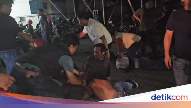 Momen Jatanras PMJ-Polres Tangsel Bekuk Puluhan Anggota PP Pelaku Intimidasi-Kekerasan
