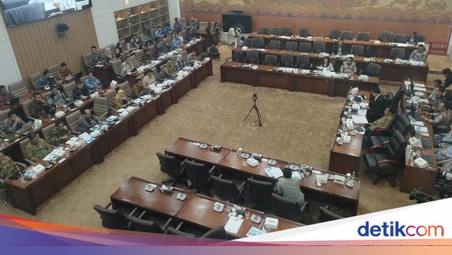 Legislator: Warga Balikpapan Susah Antre BBM, Wali Kota Liburan ke London