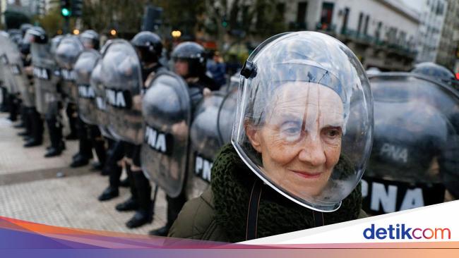 RUU Pensiun Mandek, Protes Pensiunan Kembali Warnai Jalanan Argentina