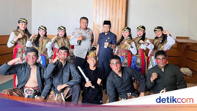 Polres Priok Bina Grup Reog Ponorogo Anak SMP: Cegah Tawuran-Kenakalan Remaja