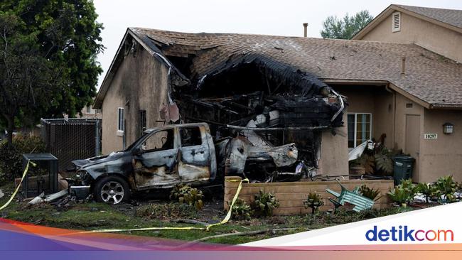 Jet Pribadi Jatuh dan Meledak di Pemukiman Militer San Diego