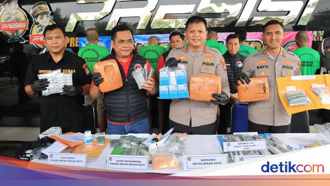 Pengedar Narkoba Diringkus di Gerai Es Teh Depok, 3 Kg Ganja Disita