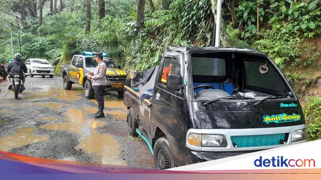 4 Orang Terluka dalam Kecelakaan Pikap Masuk Jurang di Bogor