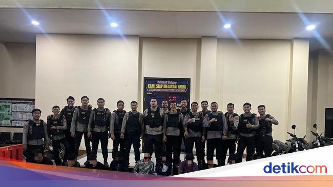 Polisi Tangkap 12 Pelajar Hendak Tawuran di Jakpus, 8 Celurit Ikut Disita