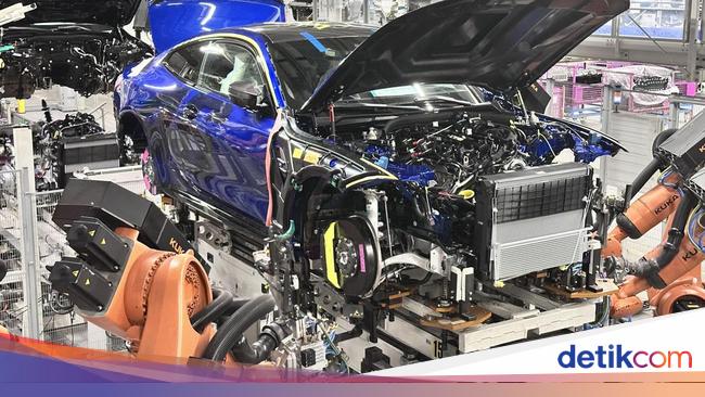 Begini Proses Pembuatan BMW M4 CS Edition VR46 Kado Ultah untuk Rossi