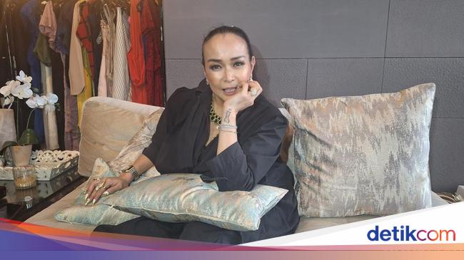 Jennifer Jill Istri Ajun Perwira Nikmati Asuh Anak Perempuan
