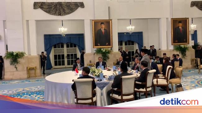 Prabowo Didampingi Didit Makan Siang Bersama PM China di Istana