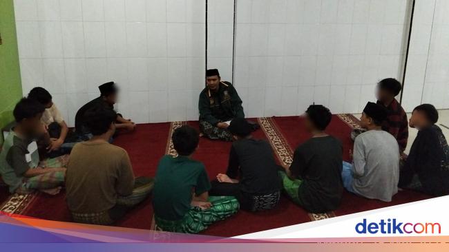 10 Remaja Tawuran di Jakbar Dibina Polisi Lewat Pesantren Kilat