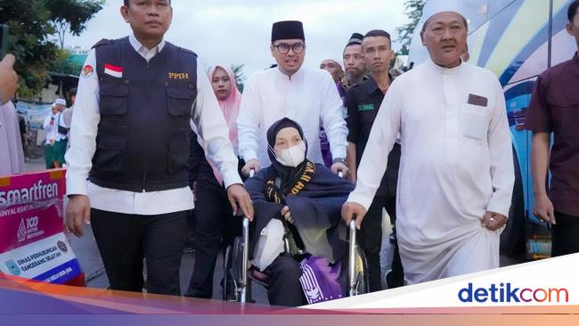 Lepas Jamaah Calon Haji 2025, Wawalkot Pilar Saga Titip Doa untuk Tangsel